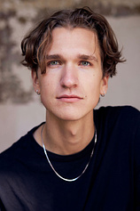 picture of actor Alex Junge