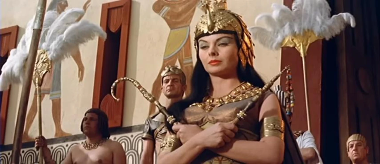Jeanne Crain en nefertiti-reina-del-nilo