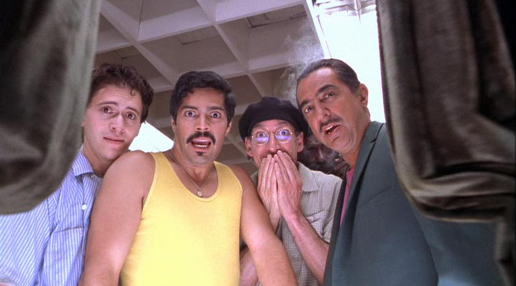 Joe Mantegna, Clifton Collins Jr., Esai Morales y Gregory Sierra en The Wonderful Ice Cream Suit