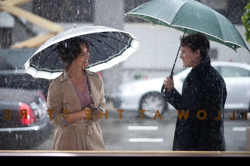 Anton Yelchin y Bérénice Marlohe en amantes-de-5-a-7