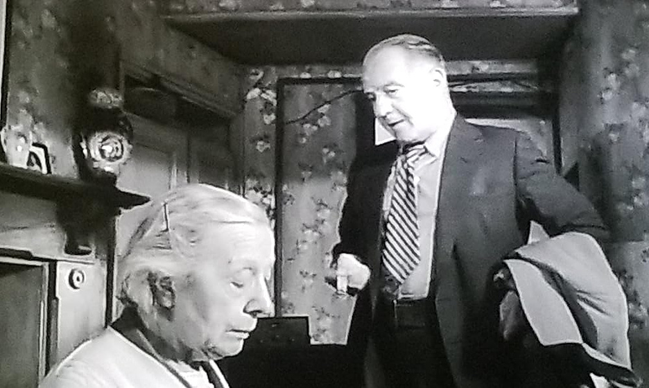 Edith Evans y Eric Portman en the-whisperers