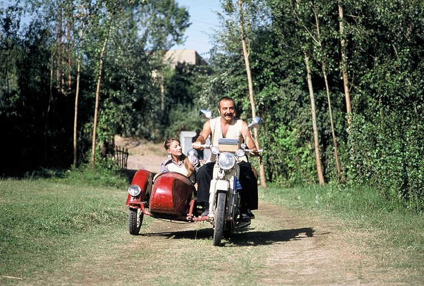 Yilmaz Erdogan y Tuba Ünsal en vizontele-tuuba