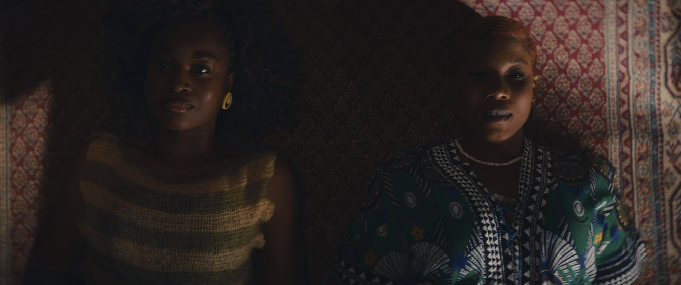 Bimbo Akintola y Tosin Adeyemi en dear-ajayi