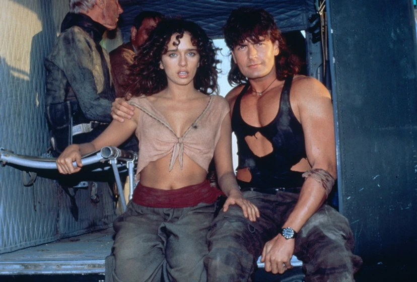 Valeria Golino y Charlie Sheen en hot-shots-2