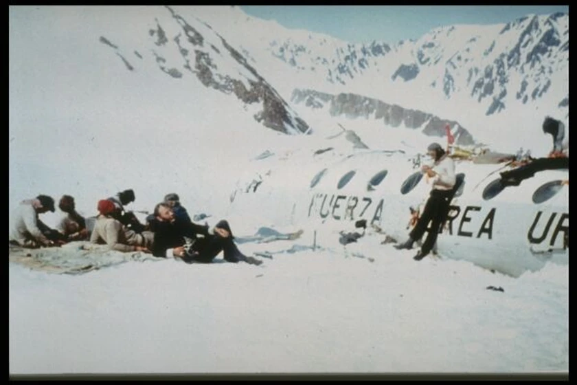 Imagen de naufragos-vengo-de-un-avion-que-cayo-en-las-montanas