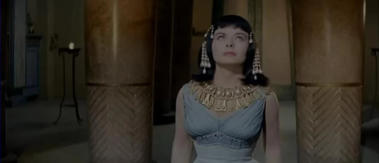 Jeanne Crain en nefertiti-reina-del-nilo