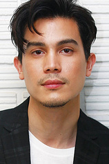 picture of actor Sunny Suwanmethanon