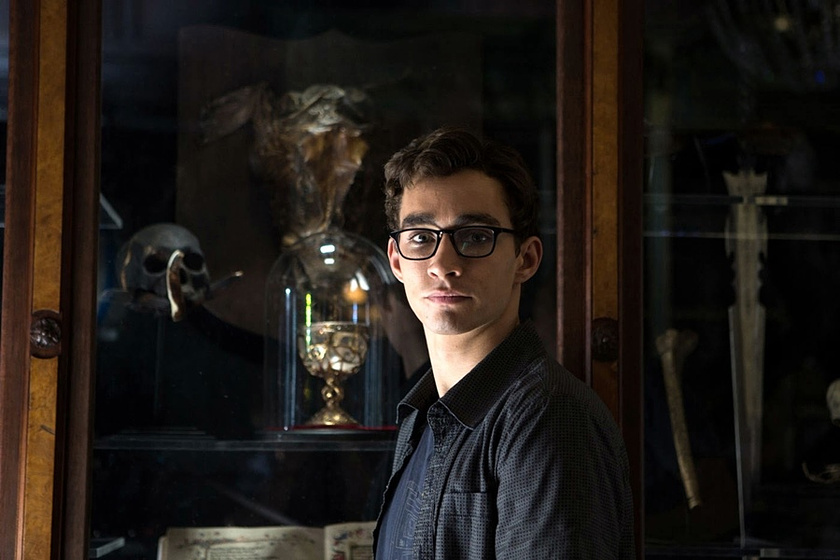 Robert Sheehan en Cazadores de sombras: Ciudad de hueso