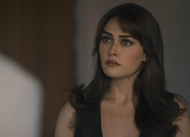 Esra Bilgiç en Un Ladrón Romántico