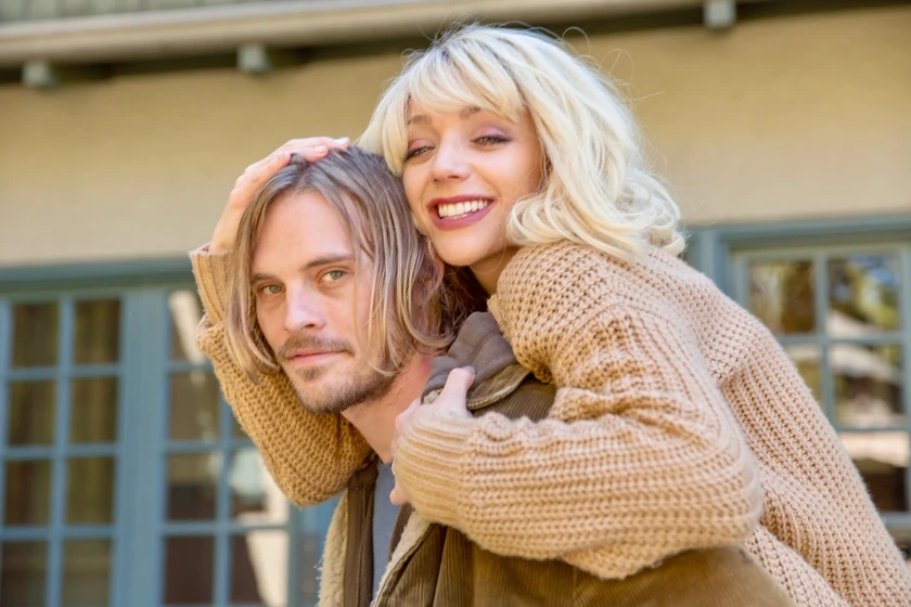 Tyler Bryan y Sarah Scott en soaked-in-bleach