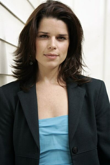 Neve Campbell en Relative Strangers. Una familia casi perfecta
