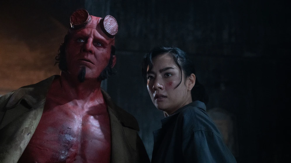 Jack Kesy y Adeline Rudolph en hellboy-el-hombre-retorcido