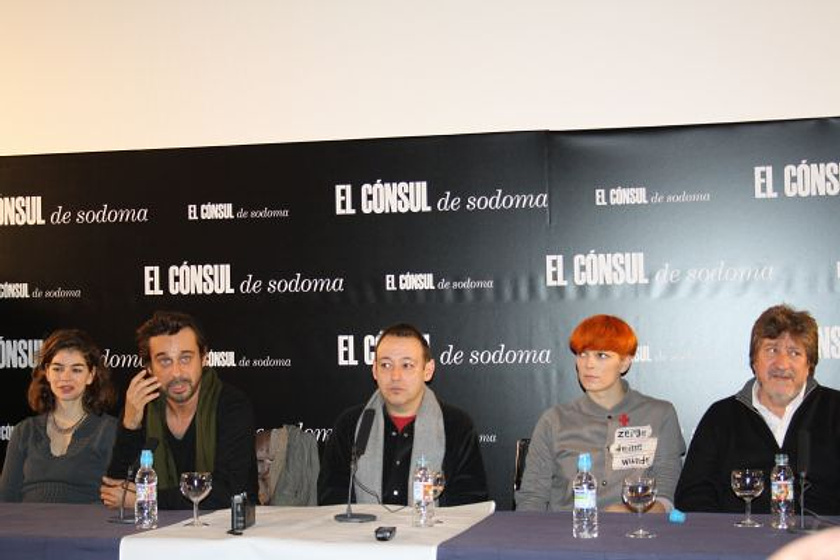 Jordi Mollà, Andrés Vicente Gómez, Sigfrid Monleón, Bimba Bosé y Isabelle Stoffel en El Cónsul de Sodoma (RUEDA DE PRENSA.MADRID.DIC09)
