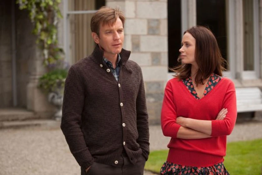 Ewan McGregor y Emily Blunt en la-pesca-del-salmon-en-yemen