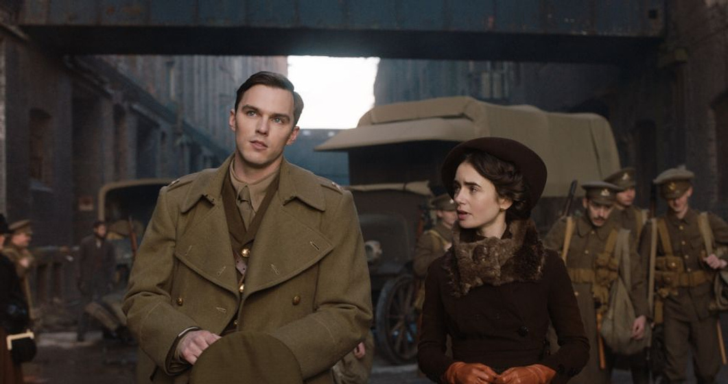 Nicholas Hoult y Lily Collins en Tolkien