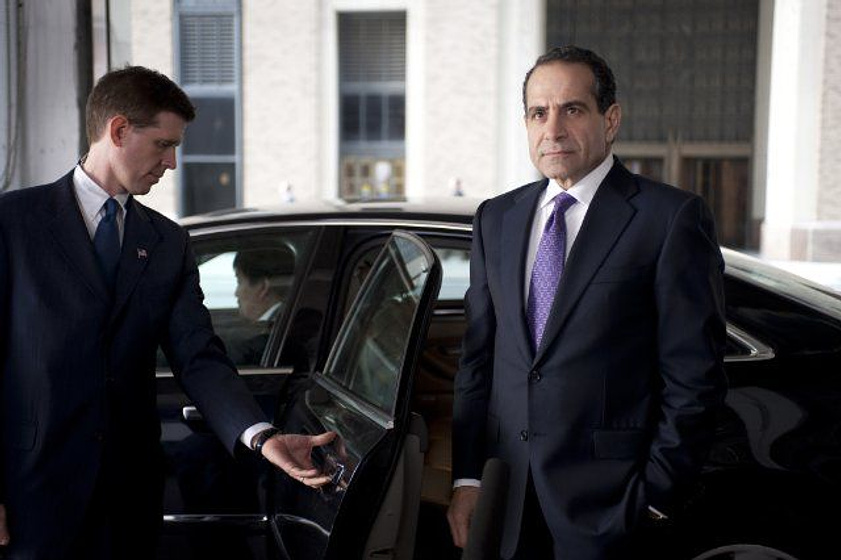 Tony Shalhoub en Too Big to Fail