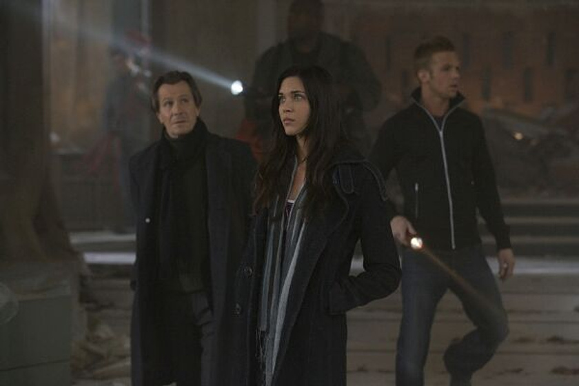 Gary Oldman, Odette Yustman y Cam Gigandet en La Semilla del Mal