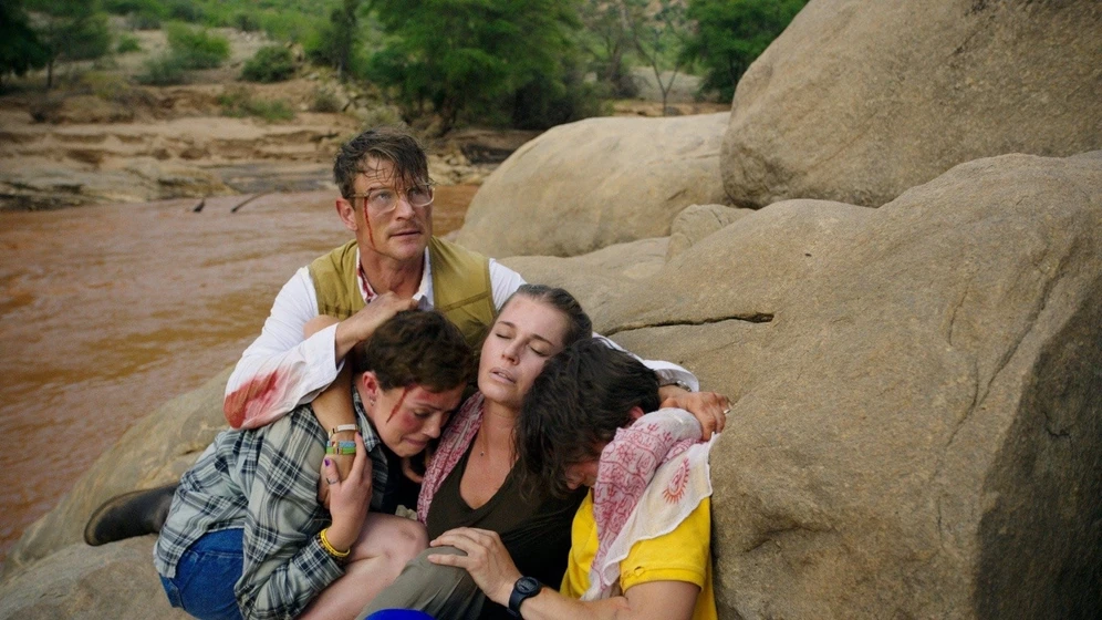 Rebecca Romijn, Philip Winchester, Isabel Bassett y Michael Johnston en en-peligro-de-extincion
