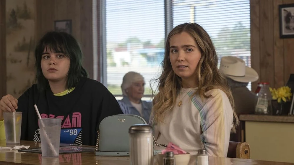Haley Lu Richardson y Barbie Ferreira en unpregnant