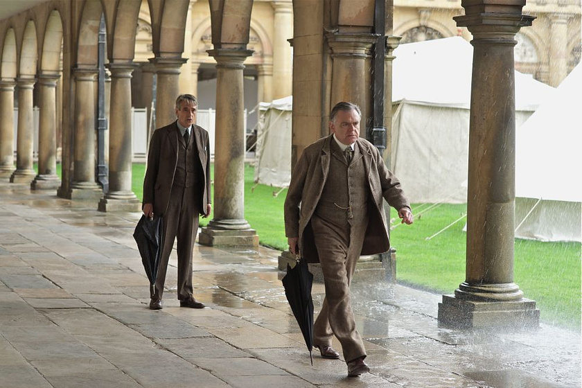 Jeremy Irons y Kevin McNally en El Hombre que conocía el infinito