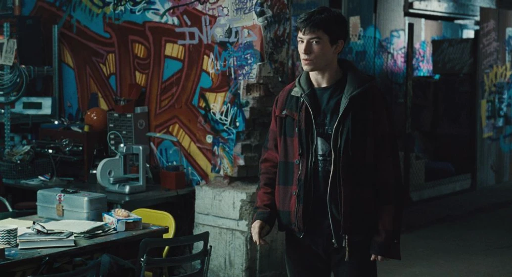 Ezra Miller en la-liga-de-la-justicia