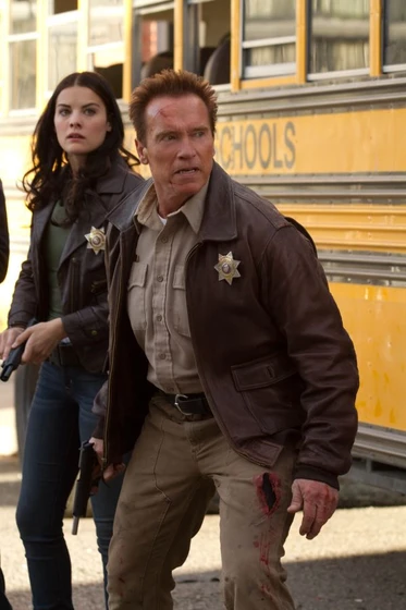 Arnold Schwarzenegger y Jaimie Alexander en el-ultimo-desafio