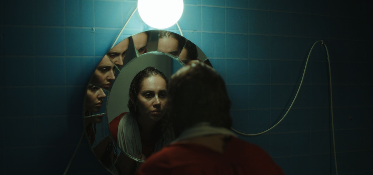Yasmine Raeis en The Inevitable Journey to find a wedding dress