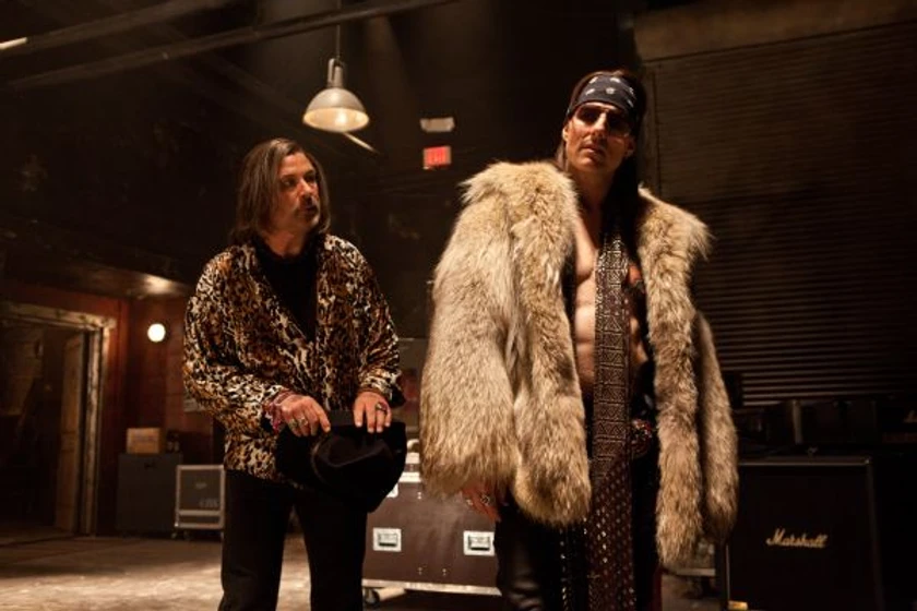 Tom Cruise y Alec Baldwin en rock-of-ages-la-era-del-rock