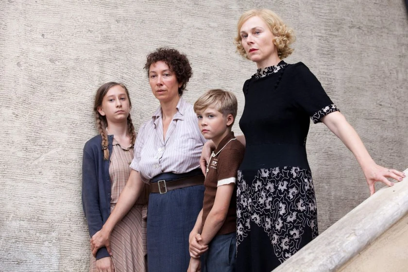 Ursula Strauss y Lissy Pernthaler en la-primavera-de-christine