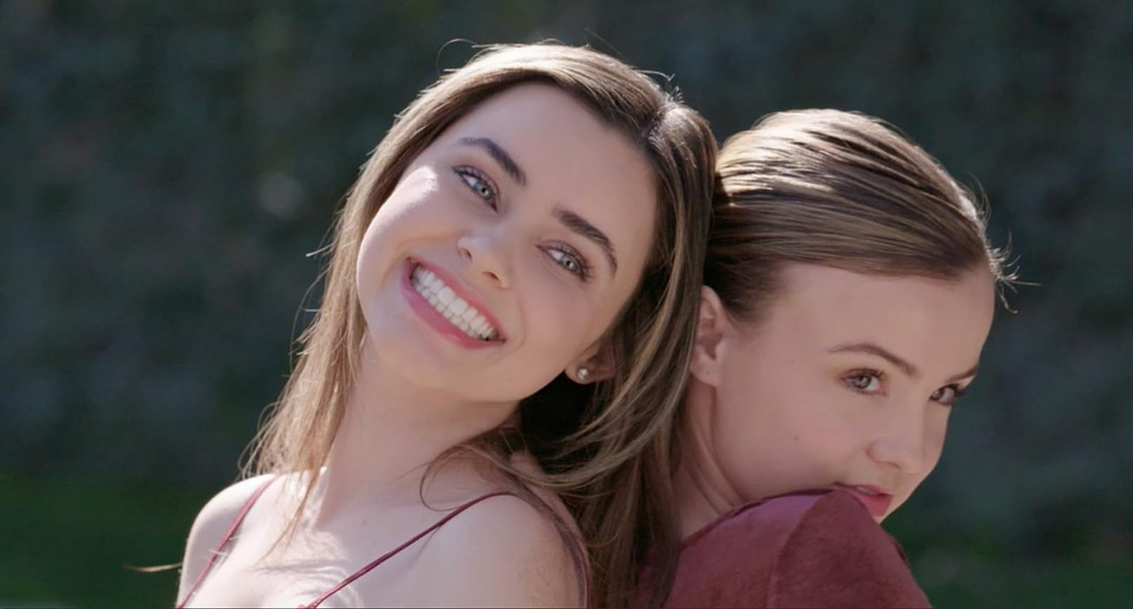 Nicolette Langley y Monica Rose Betz en La Peor Influencia