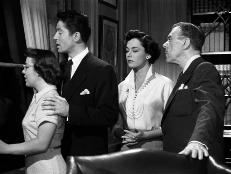 Farley Granger, Ruth Roman y Patricia Hitchcock en extranos-en-un-tren