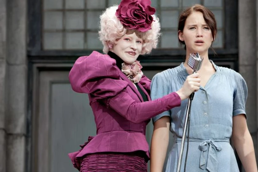 Elizabeth Banks y Jennifer Lawrence en los-juegos-del-hambre