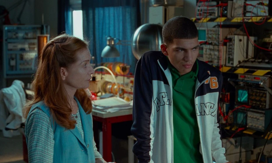 Isabelle Huppert y Adda Senani en madame-hyde