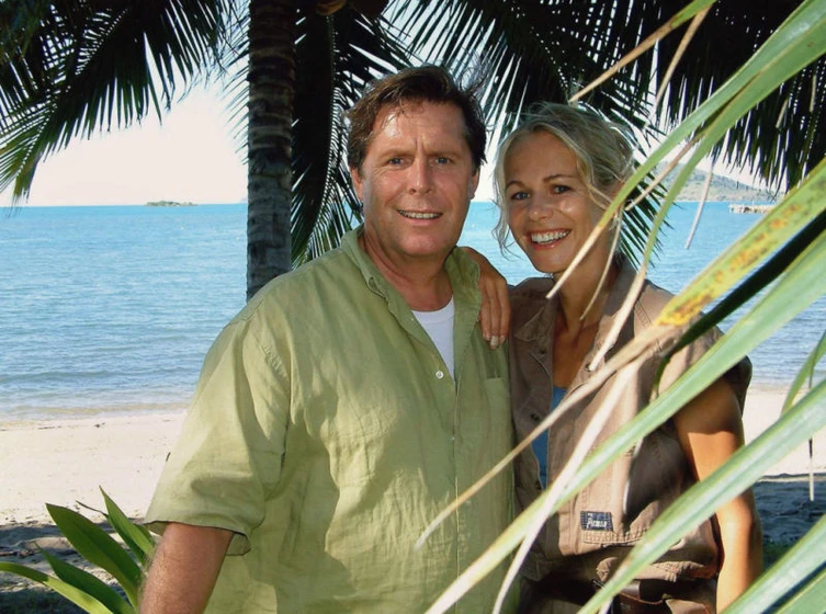 Claudine Wilde y Sigmar Solbach en los-secretos-de-la-isla
