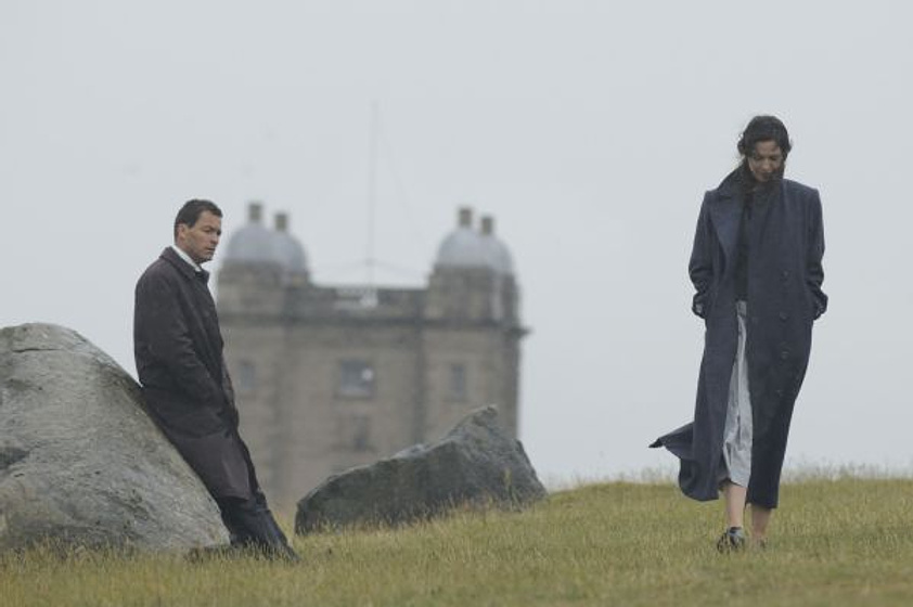 Dominic West y Rebecca Hall en La Maldición de Rookford