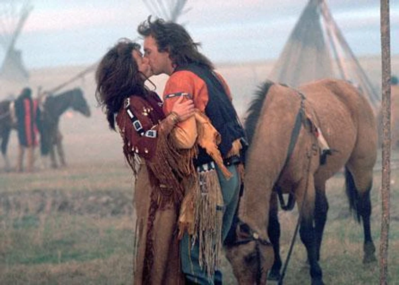 Kevin Costner y Mary McDonnell en bailando-con-lobos