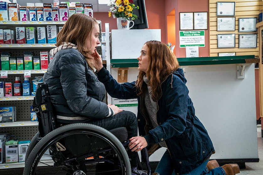 Sarah Paulson y Kiera Allen en Mamá te Quiere