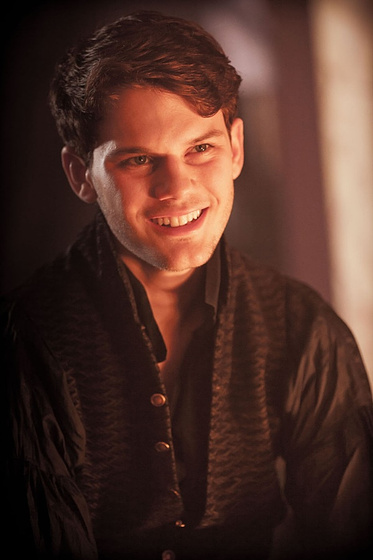Jeremy Irvine en Grandes Esperanzas