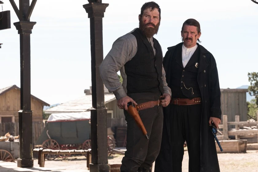 Ethan Hawke y Chris Pratt en sin-piedad-2019