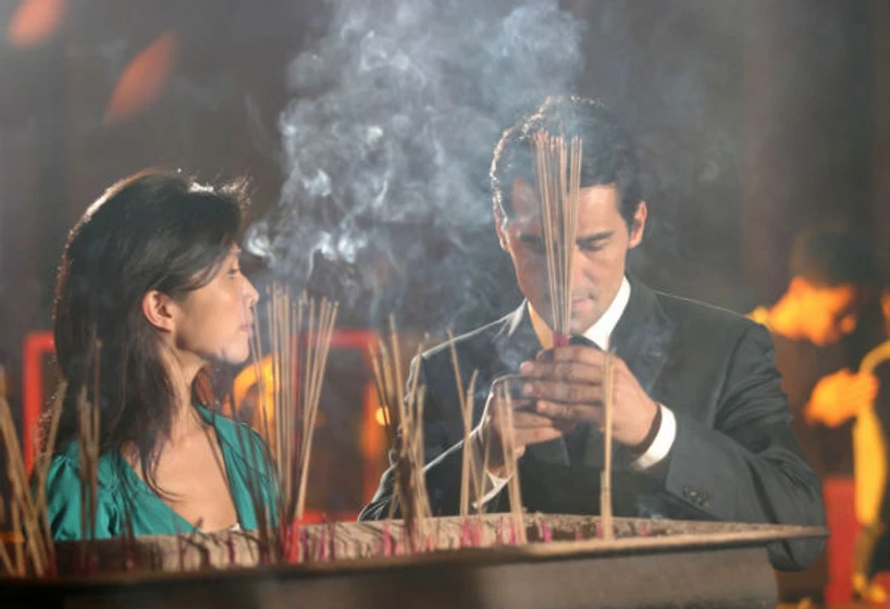 Erol Sander y Wong Lilin en Amor Bajo el Signo del Dragón