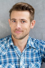 picture of actor Jeff Gladstone