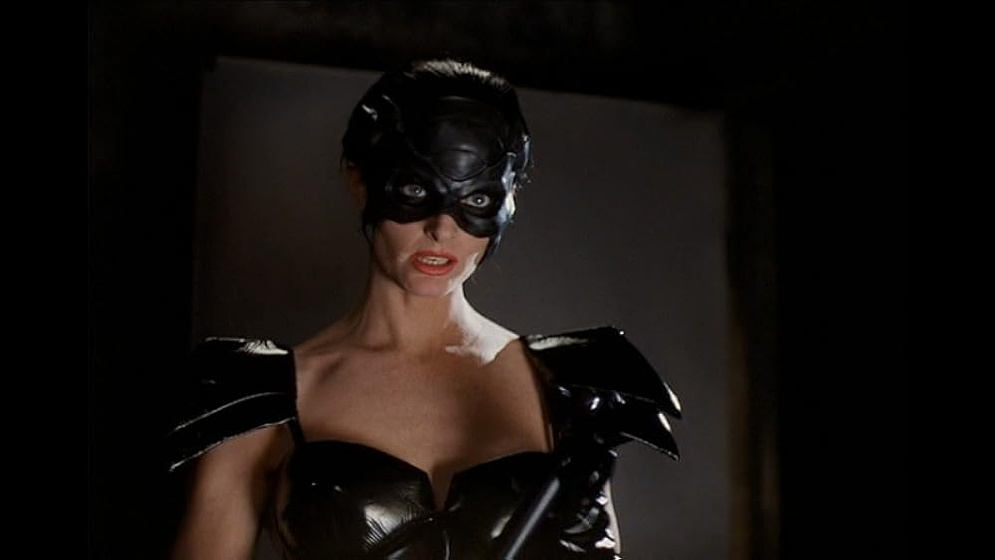 Joan Severance en black-scorpion