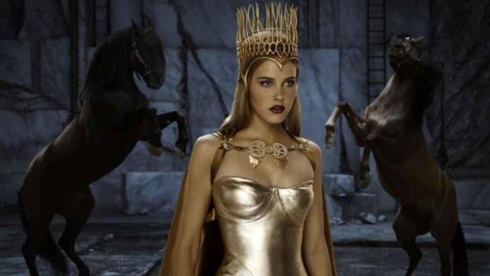 Isabel Lucas en immortals