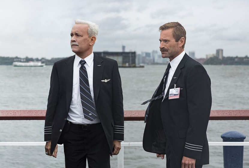 Tom Hanks y Aaron Eckhart en Sully