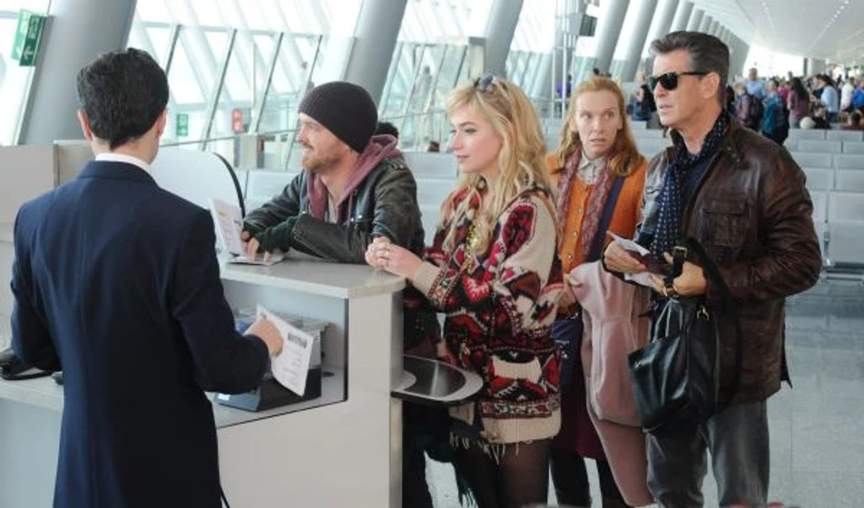 Toni Collette, Pierce Brosnan, Imogen Poots y Aaron Paul en mejor-otro-dia