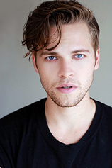 picture of actor Alexander Calvert