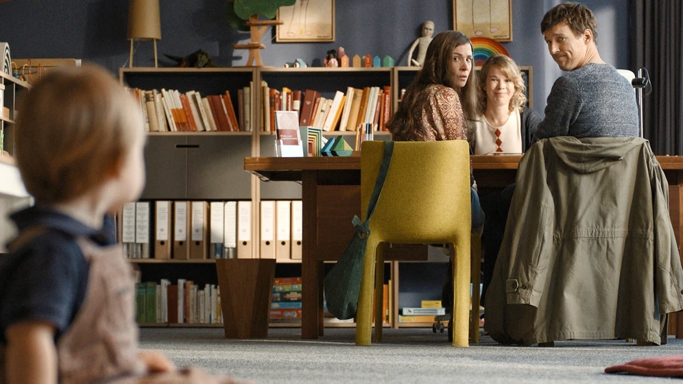 Florian David Fitz, Aylin Tezel y Cecilio Andresen en un-gran-equipo-2023