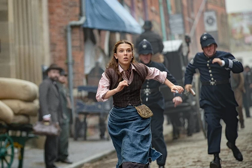Millie Bobby Brown en enola-holmes-2