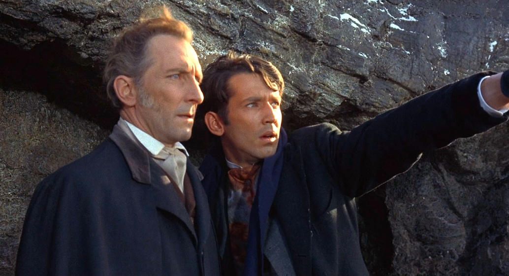 Peter Cushing y Sandor Elès en La Maldad de Frankenstein