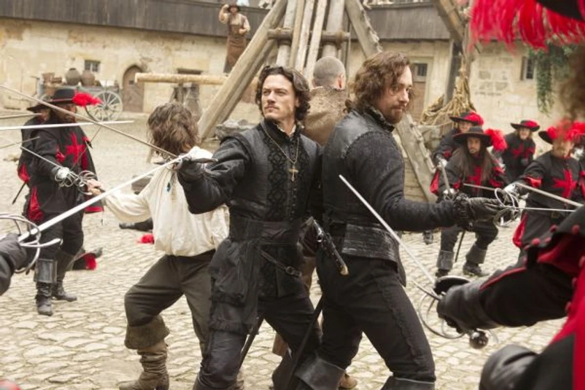 Matthew Macfadyen y Luke Evans en los-tres-mosqueteros-2011